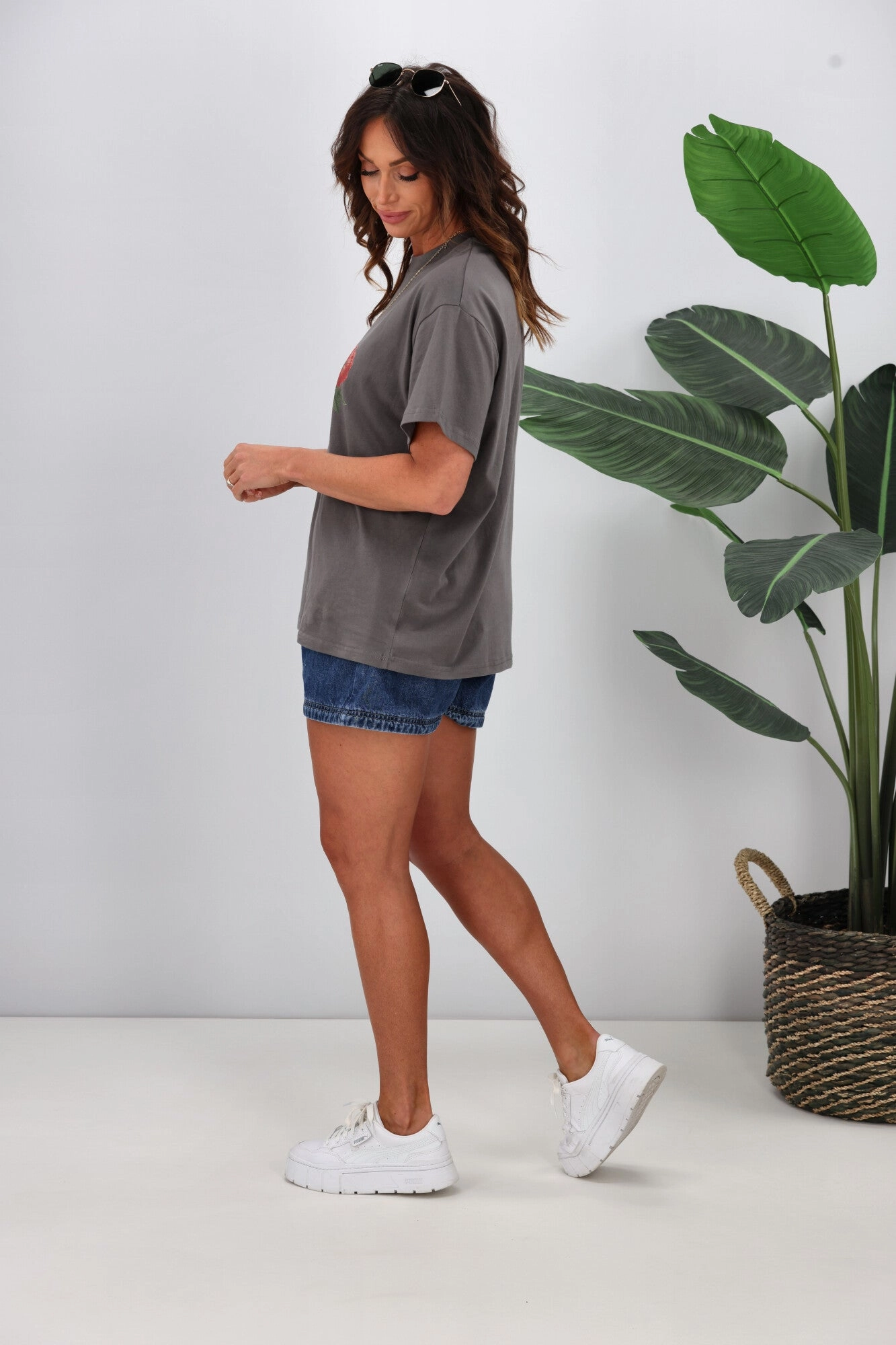 Shine On Label Flower Bunch Tee Charcoal