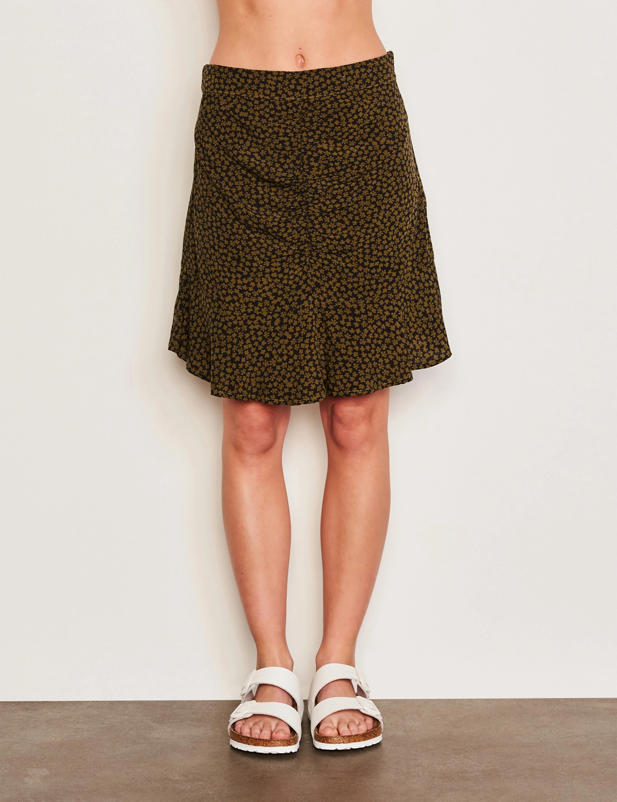 Sundry Clover Short Femme Skirt in Olive